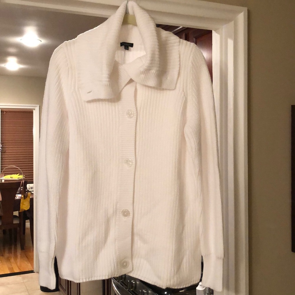 Delicious white soft sweater